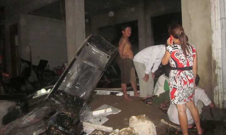 Kho hàng điện tử bị thiêu rụi trong đêm