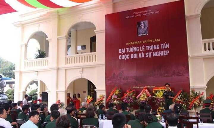 Khai mạc triển lãm về con người, sự nghiệp Đại tướng Lê Trọng Tấn