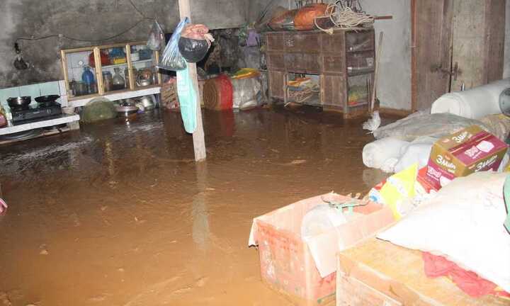 Vỡ đập chứa nhà máy tuyển quặng, bùn ồ ạt tràn vào nhà dân