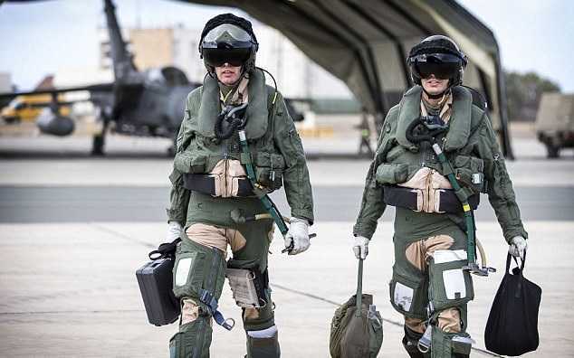 Nữ phi công không quân Anh tấn công IS