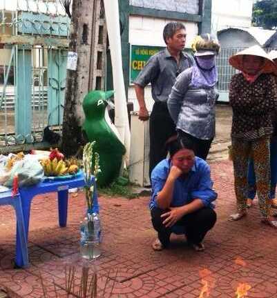 Bối rối với đoàn đào bới tìm hài cốt liệt sỹ ở Cà Mau