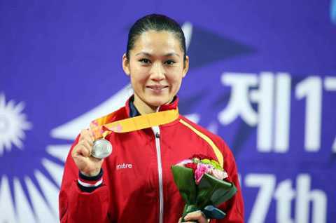 Nữ hoàng kata Việt Nam nhận HCB ASIAD 17