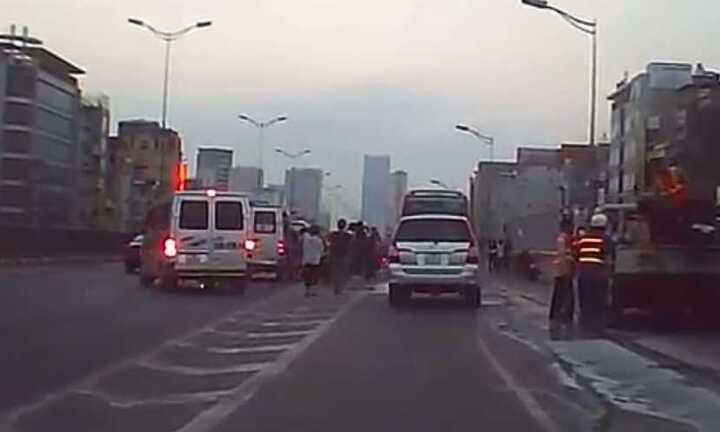 Đường vành đai 3 trên cao nhếch nhác qua camera hành trình