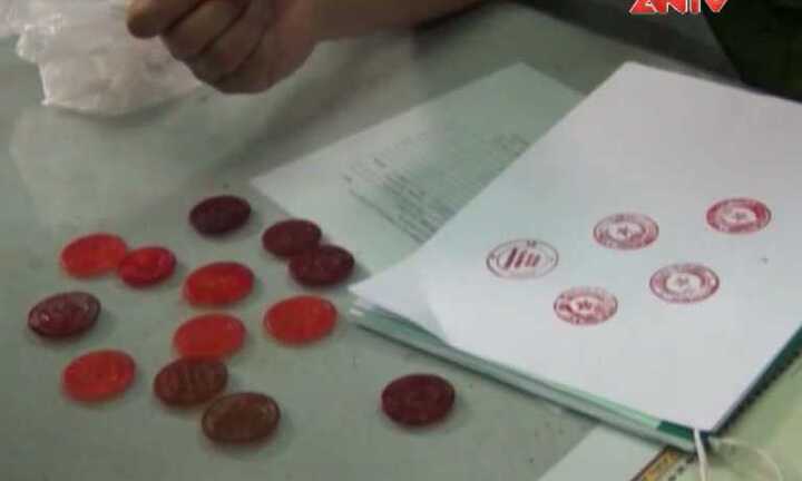 TP.HCM: Nở rộ đường dây 'cò' làm hộ khẩu