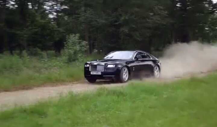 Video: Xe siêu sang chỉ dám drift trên bãi cỏ