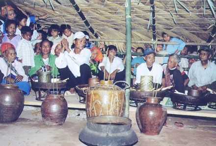 Tập tục ‘tán gái’ và kiếm vợ kỳ lạ của thanh niên Ma Cong