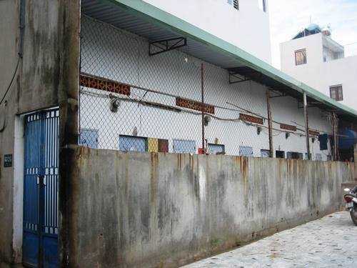 Bé lớp 2 hoảng loạn phát hiện cha chết trong phòng trọ