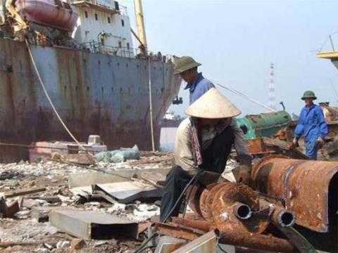 Nhập tàu cũ về phá: Siêu lợi nhuận sao thế giới lại cho không?