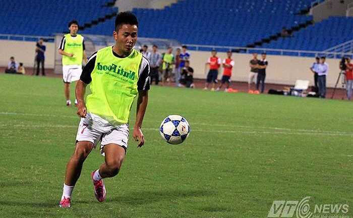 U19 Việt Nam: 'Em họ Văn Quyến' tập chăm chỉ, quyết giành suất đá chính