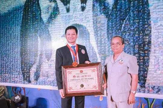 Vinpearlland lập kỷ lục bức tranh ghép hình bảo vệ động vật lớn nhất VN