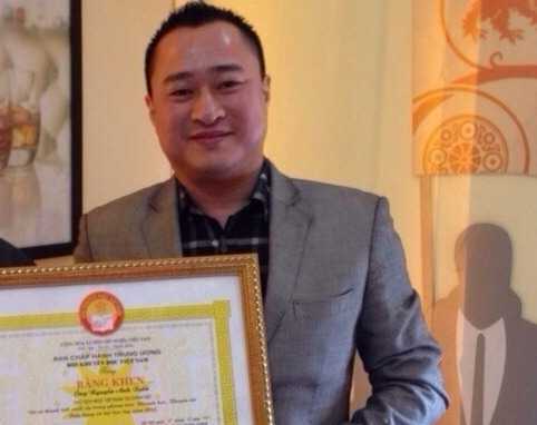 Bắt khẩn cấp một tổng giám đốc thuê báo chí để tống tiền