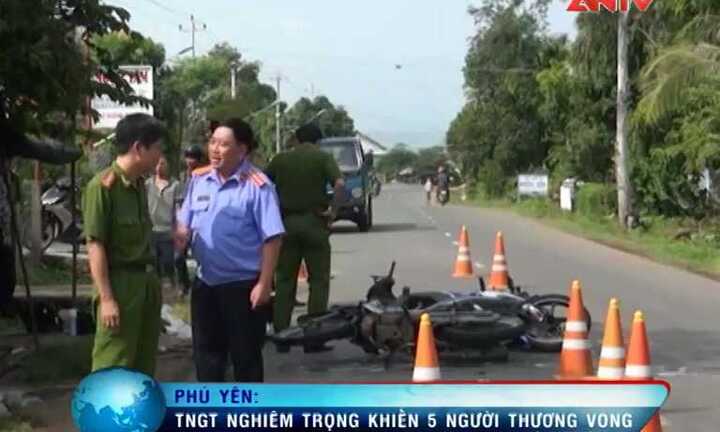 Đứng ven đường bị ôtô đâm