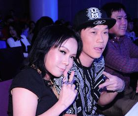 Hoài Linh trẻ hóa, ăn mặc xì tin như thanh niên