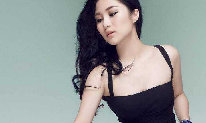 Hương Tràm cùng Võ Trọng Phúc hát miễn phí cho khán giả