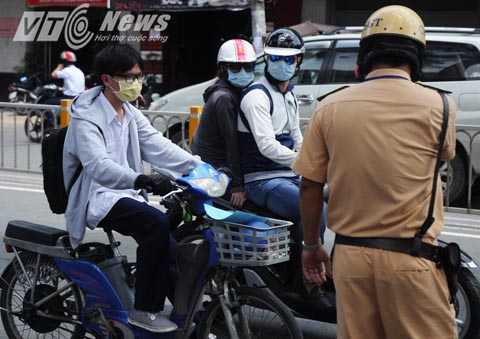 CSGT Chợ Lớn ra quân xử lý học sinh vi phạm luật