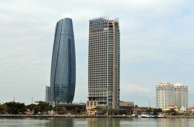 Trụ sở hoành tráng: Cuộc so găng 'ai to hơn, nhiều tiền hơn'?