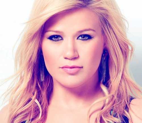 Kelly Clarkson biểu diễn trong đêm chung kết Hoa hậu VN 2014