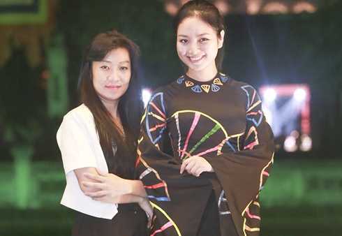 NTK Võ Thùy Dương táo bạo dùng nghệ thuật khảm trai thiết kế áo dài