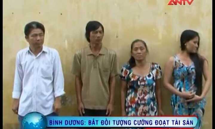 2 cặp đôi rủ nhau đi lừa tiền tiêu xài