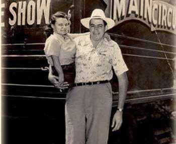 Đôi bạn 'đũa lệch' thu hút sự quan tâm của dân mạng