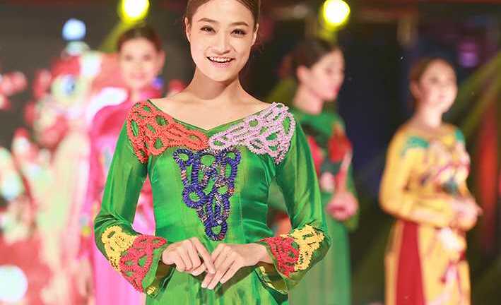 Hương sắc Hà Nội đẹp mãn nhãn dưới bàn tay NTK Đức Hùng