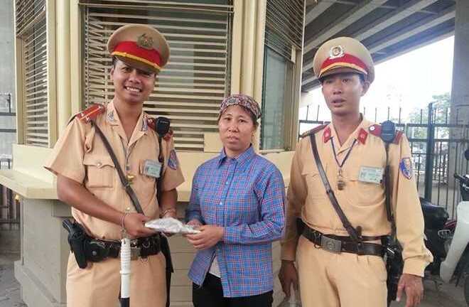 Phụ nữ buôn đồng nát bất ngờ nhận lại 10 triệu bị rơi