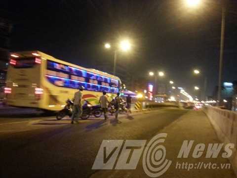 Cuộc 'rượt đuổi' rợn người ở đường cao tốc trên cao