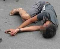 Chém người gục tại chỗ, hăm dọa không cho ai cứu