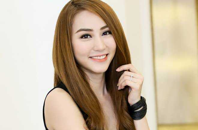 Ngân Khánh hỏi ý kiến bạn trai trước khi trút xiêm y trong phim