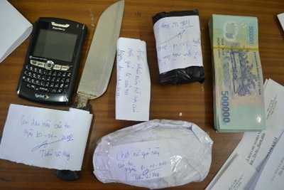 Cay cú thua bạc, cầm dao đi cướp