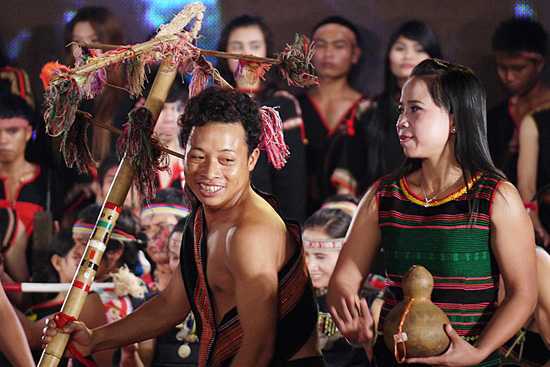 Bi hài chuyện chú rể 7 ngày ‘bỏ vợ chạy lấy người’