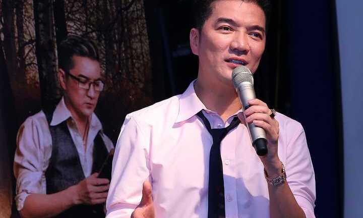 Mr Đàm chơi trội với công nghệ làm album thế giới