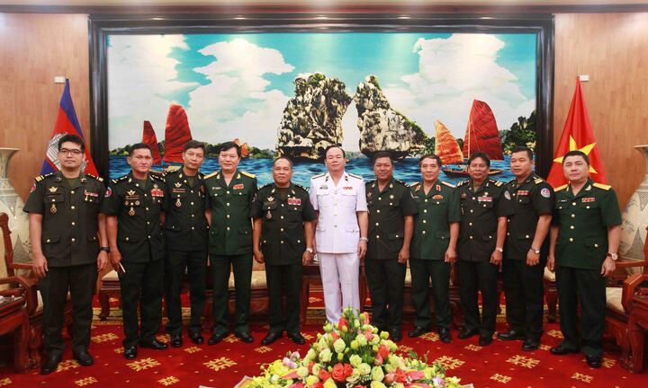 Việt Nam - Campuchia đẩy mạnh hợp tác đào tạo quân sự