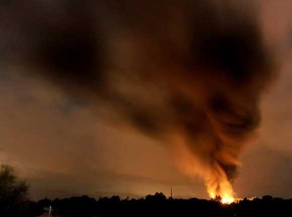 Video: Nổ kho hoá chất rung chuyển một góc TP.HCM