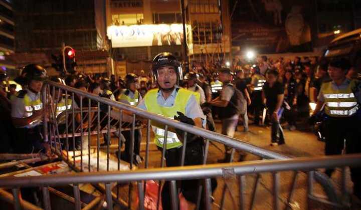 Biểu tình ở Hong Kong kết thúc ngày trong đụng độ bạo lực