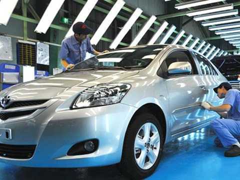 Ngoài ốc vít, Việt Nam 'bó tay' với sơn ôtô