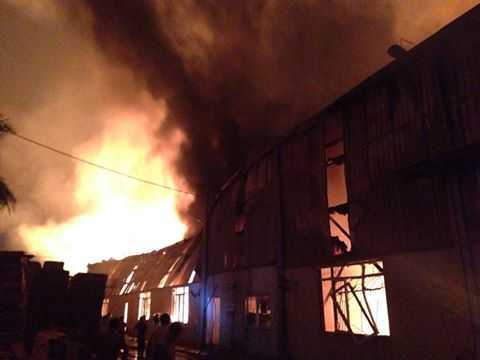 Cháy KCN Quang Minh: Vì sao lửa ngùn ngụt không thể kiểm soát?