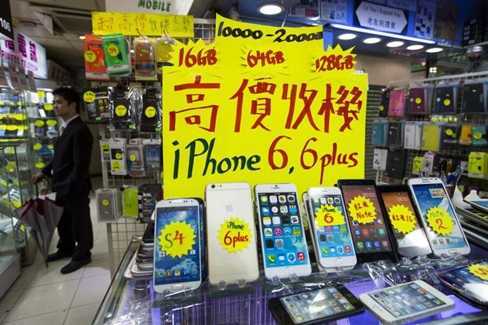 Trung Quốc: Mua iPhone6, được may thêm túi quần