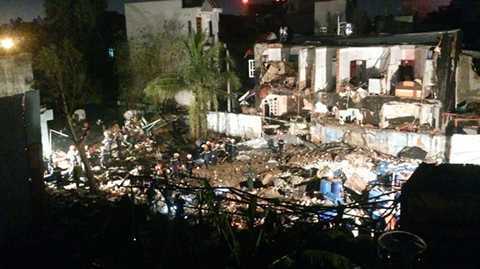 Nhặt từng mảnh thi thể trong vụ nổ tại TP.HCM