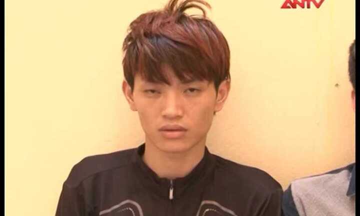 Vờ chơi thể thao, trộm cắp các sân bóng