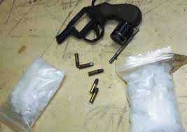 Ổ nhóm ma túy chứa đầy súng đạn