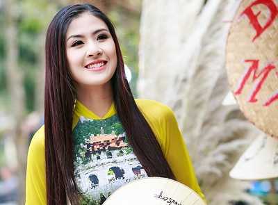 Hoa hậu Ngọc Hân đắt sô làm giám khảo