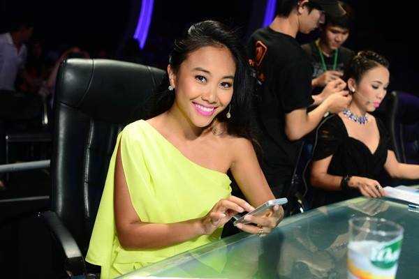 Đoan Trang trở lại ghế nóng ‘Thử thách cùng bước nhảy’