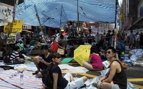 Người biểu tình Hong Kong lập làng 'định cư' trên đường phố
