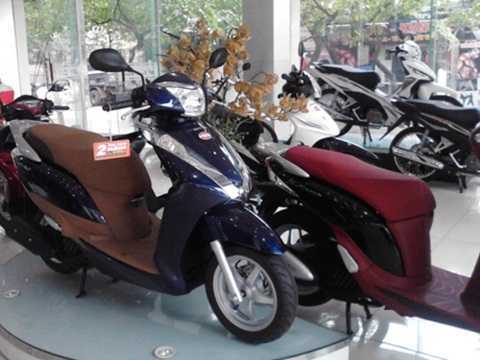 Xe máy ế ẩm, dân buôn không chừa trò bẩn đẩy giá