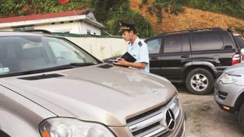 Ô tô nhập khẩu: Muốn biếu phải chờ đủ năm