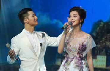 Những lần khoe giọng hát gây tranh cãi của Jennifer Phạm