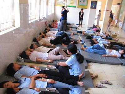 Hơn 100 công nhân nhập viện sau khi ăn cháo lòng