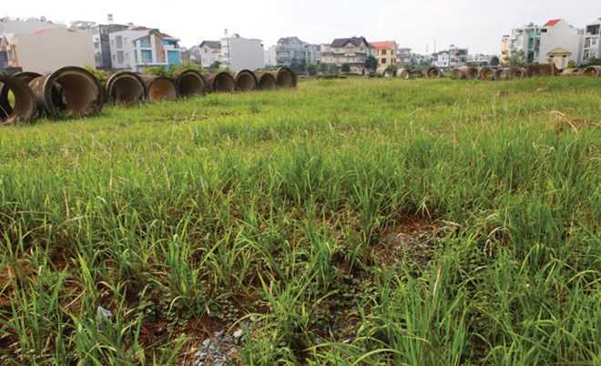 'Sóng ngầm' bán tháo bất động sản