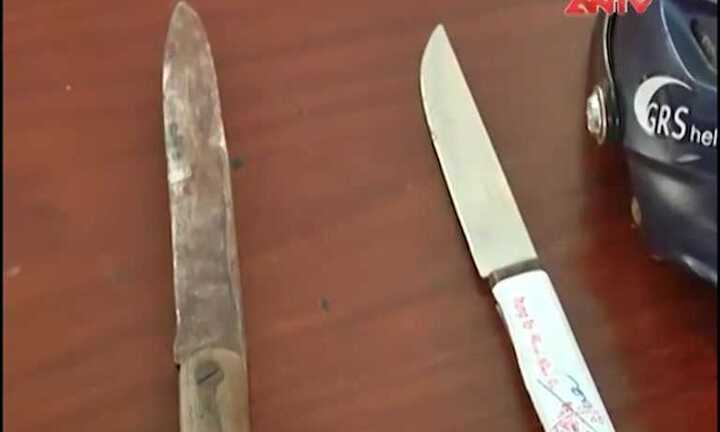 Côn đồ ngoan cố vung dao chống trả công an